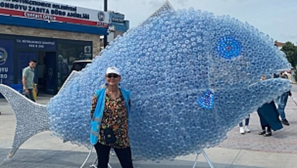 Pet Şişelerden Balık Heykeli Yaptı