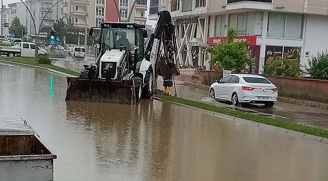 Sağanak Atakum'da Hayatı Olumsuz Etkiledi