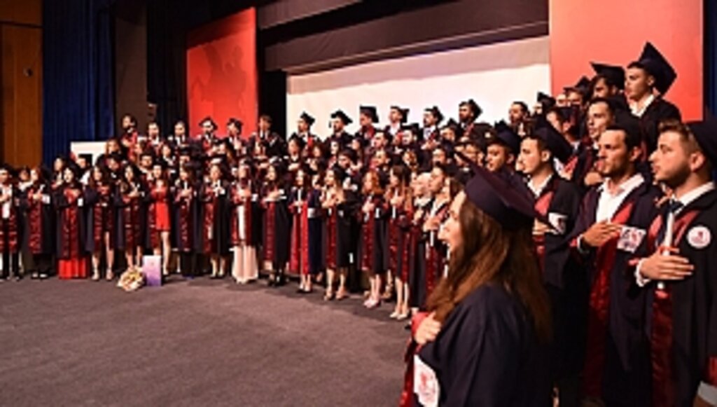 Veteriner Fakültesi'nde Mezuniyet Coşkusu