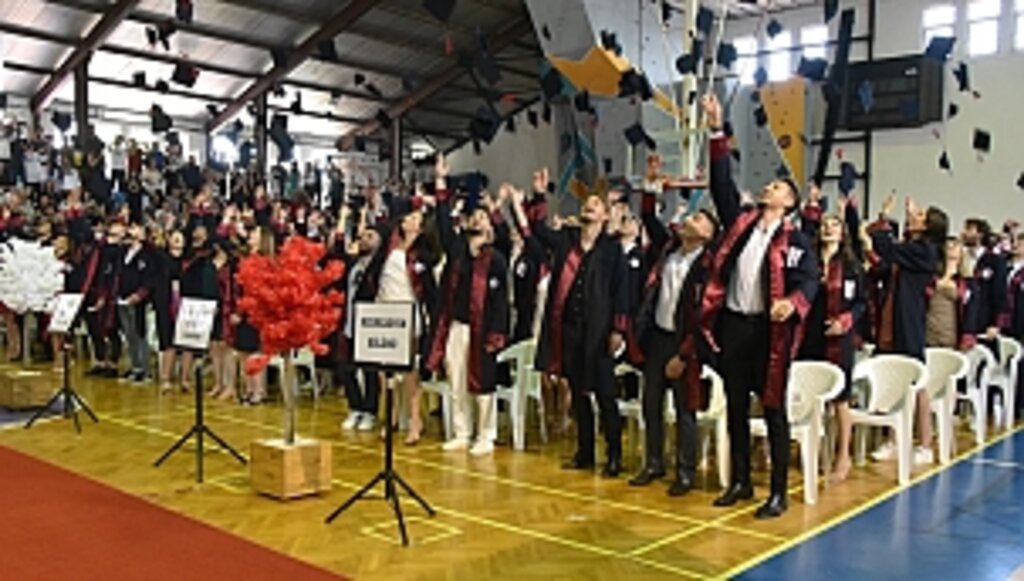 Yaşar Doğu Spor Bilimleri Fakültesi 28'inci Dönem Mezunlarını Uğurladı