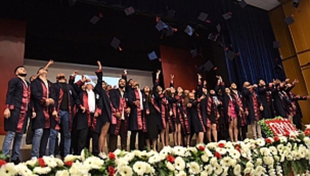 Yeşilyurt Demir Çelik MYO'da Mezuniyet Heyecanı