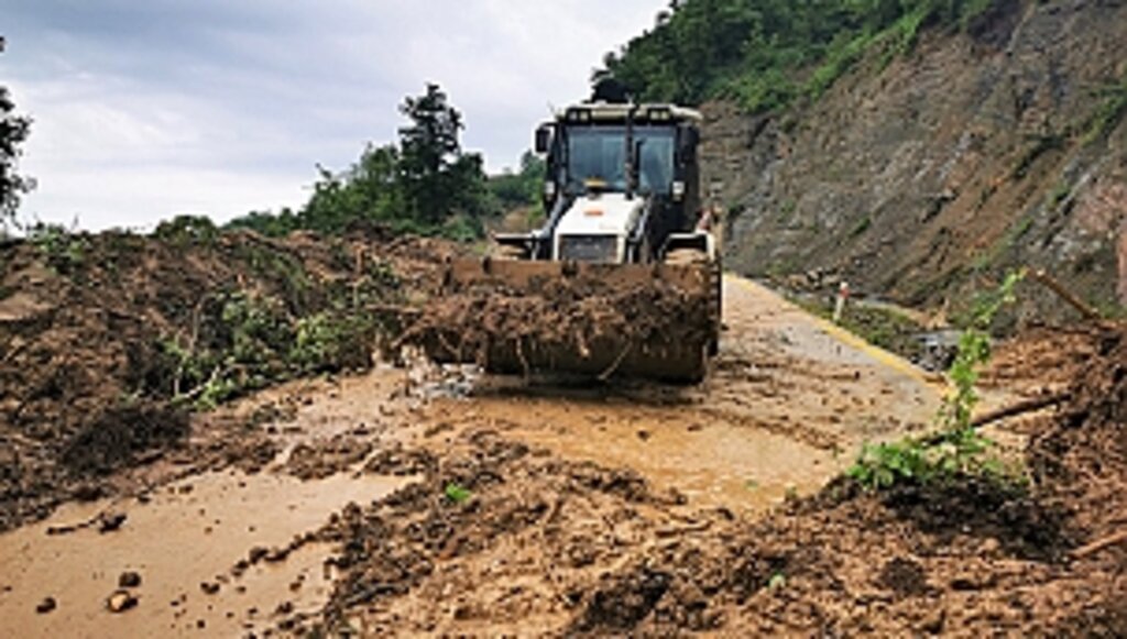 Yoğun Yağış Büyükşehiri Teyakkuza Geçirdi