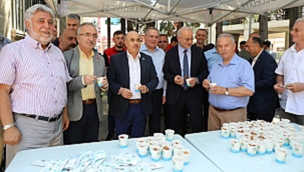 15 Temmuz Şehitleri İçin Lokma Tatlısı Dağıttı