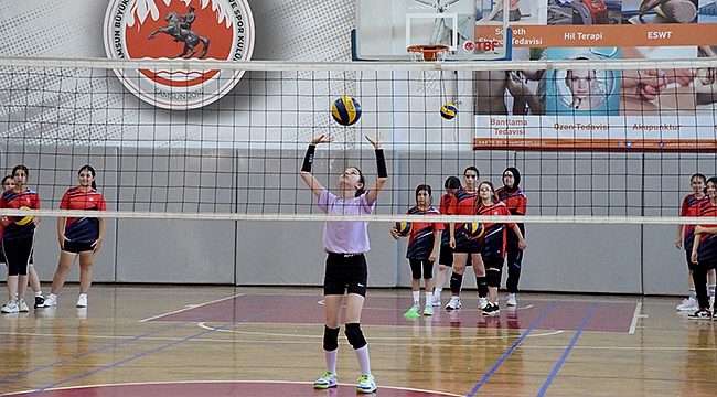 Büyükşehir Yaz Spor Okulu'nda Voleybola Yoğun İlgi