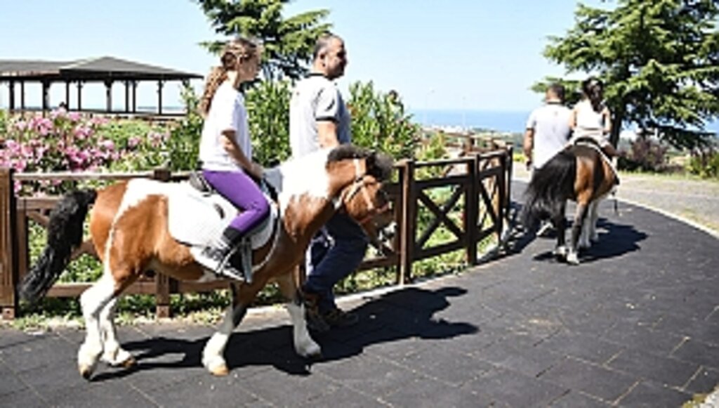Büyükşehirden Karne ve Bayram Hediyesi