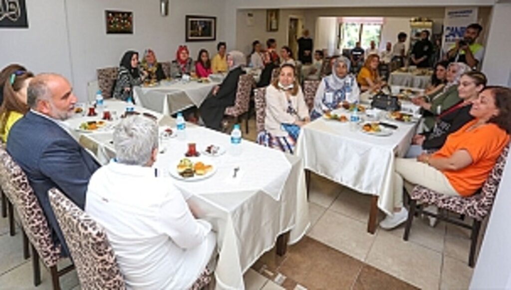 Canik Belediye Başkanı İbrahim Sandıkçı, usta öğreticilerle buluştu