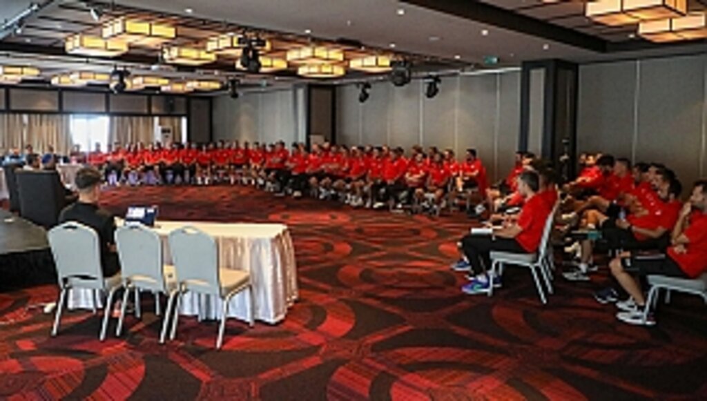 Eroğlu, Aday Antrenörlerin Sorularını Cevapladı