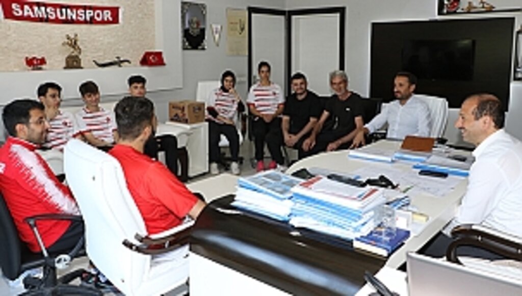 Milli Badmintonculardan İl Müdürü Feyzullah Dereci'ye Ziyaret