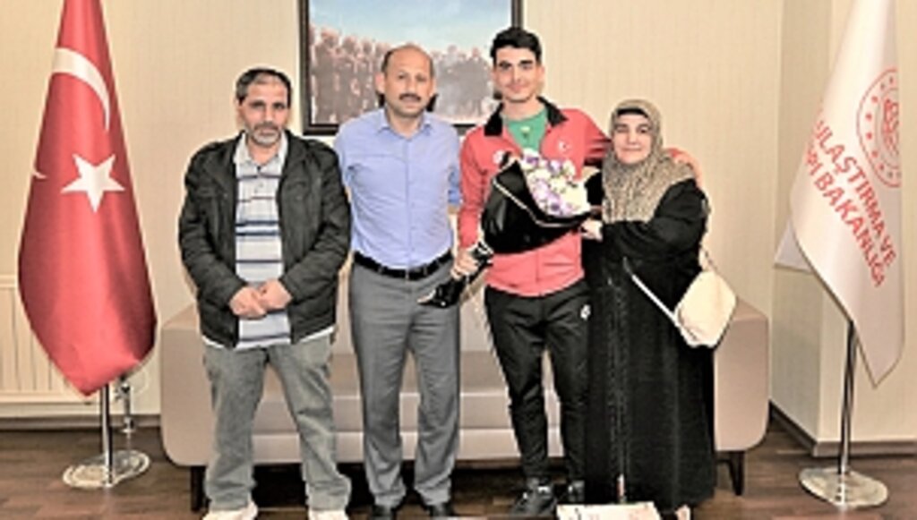 Samsunlu Milli Sporcu Furkan Büyükgöze Havalimanında Karşılandı