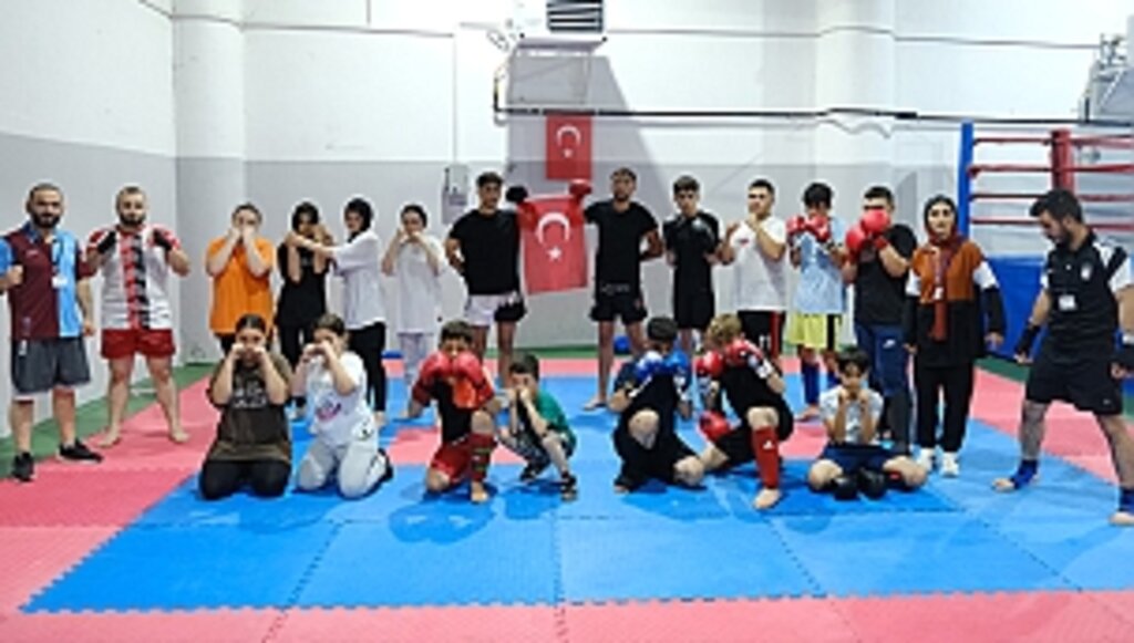 Tekkeköy'de Yazın Neşesi Spor Okullarında Yaşanıyor