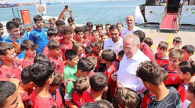 Başkan Demir, Futbol Altyapı Oyuncularıyla Bir Araya Geldi