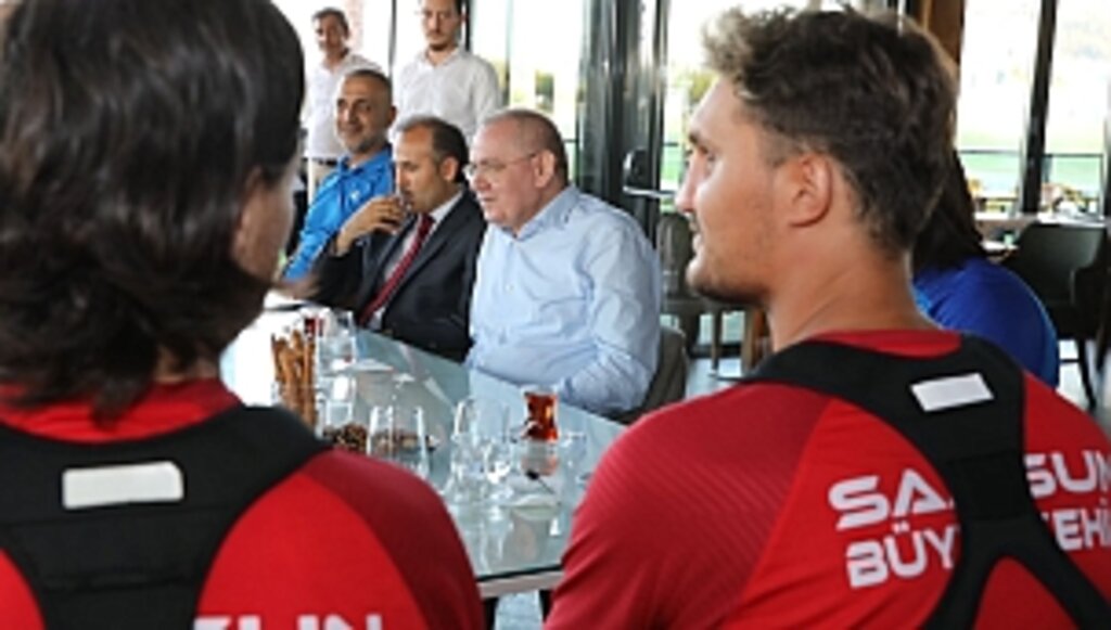 Başkan Demir, futbolcularla bir araya geldi
