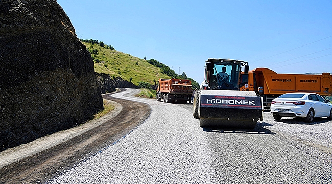 Bir Mahallenin Daha Yol Çilesi Bitti