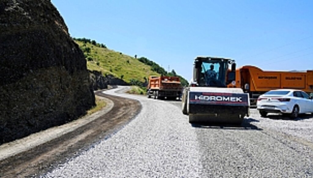 Bir Mahallenin Daha Yol Çilesi Bitti