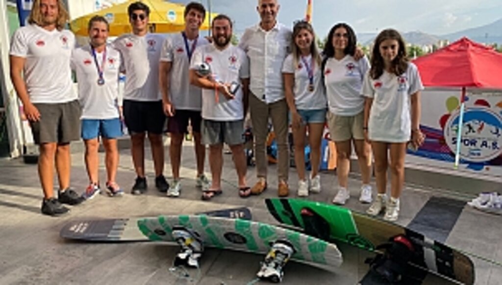 Büyükşehir'in Su Kayağı Takımı Türkiye şampiyonu oldu