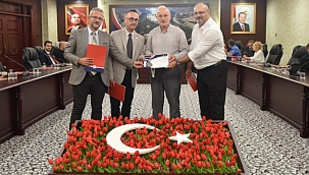 ISIF'23'te OMÜ'ye Gurur Yaşatan Akademisyenlere Teşekkür Belgesi Takdim Edildi