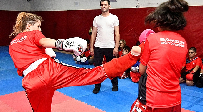 Kick Boks Sporcuları Madalya Peşinde