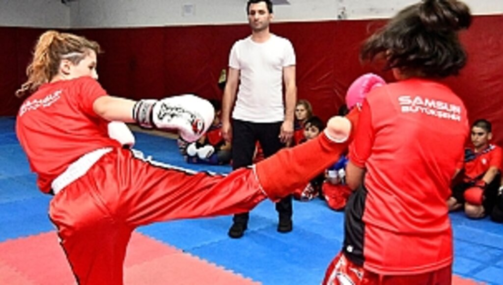 Kick Boks Sporcuları Madalya Peşinde