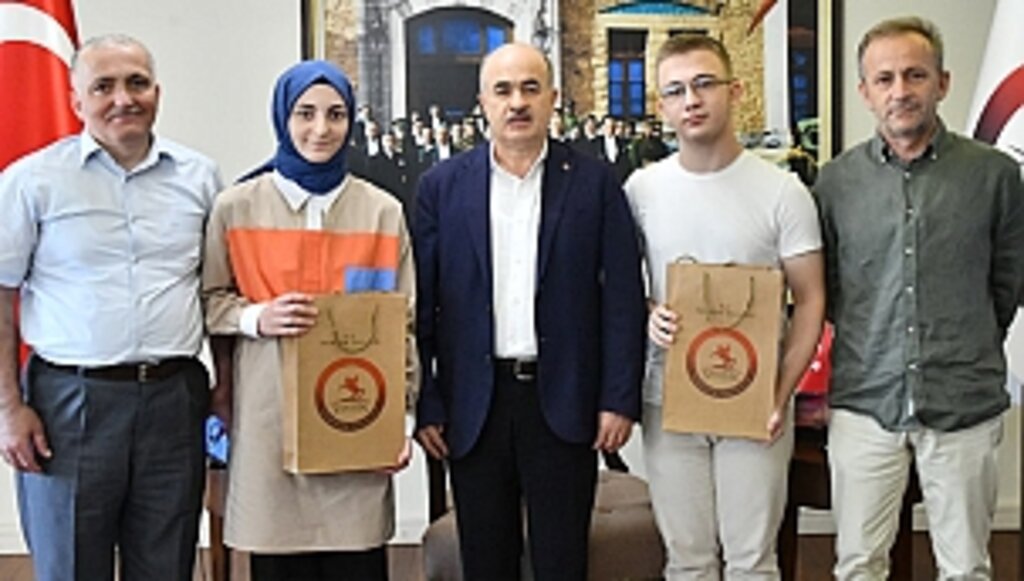 Öğrencileri Makamında Ağırladı