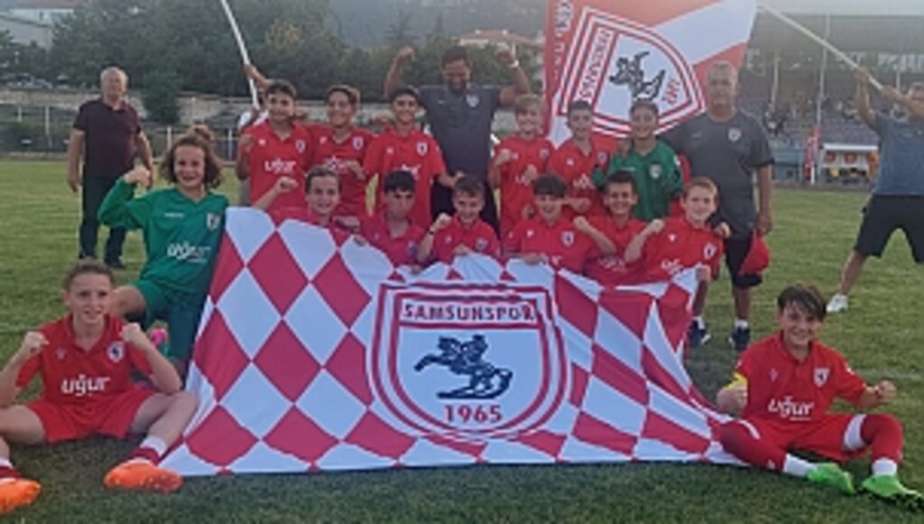 Turnuvanın Şampiyonu Yılport Samsunspor U12 Takımı