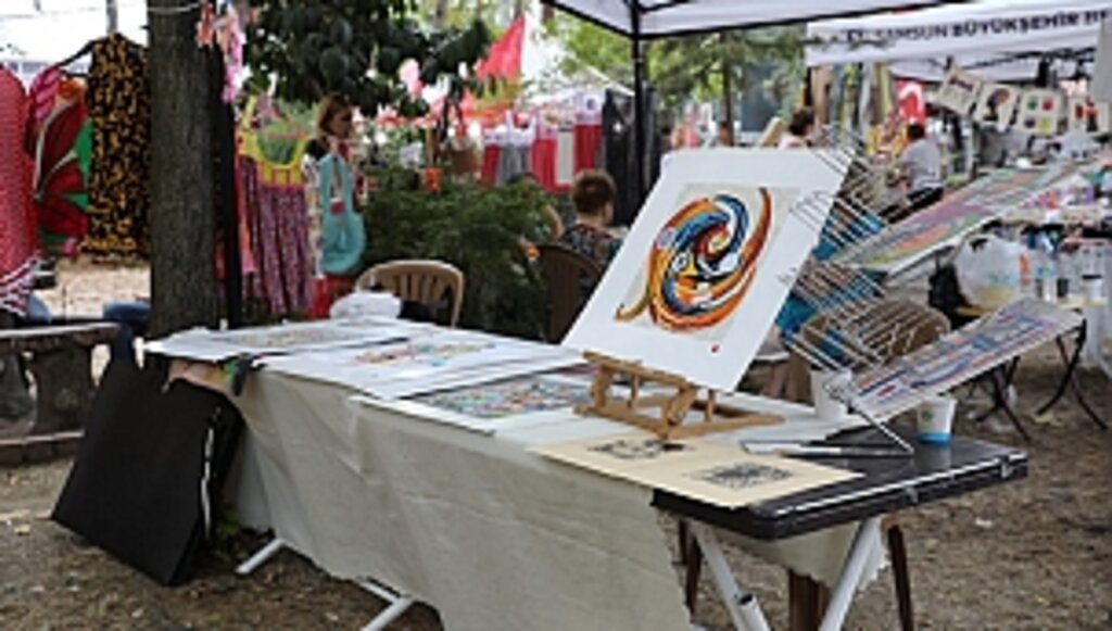 Üçüncüsü Gerçekleşen Sanat Çarşısı Sanatseverlere Kapılarını Açtı