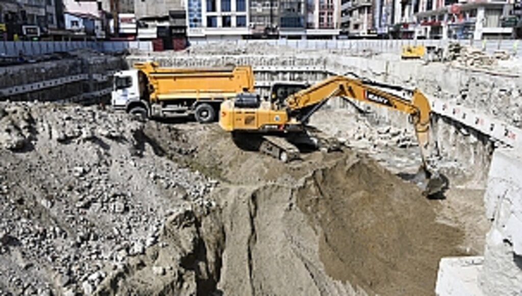 Anakent Otopark ve Meydan Projesi Hızla Yükseliyor