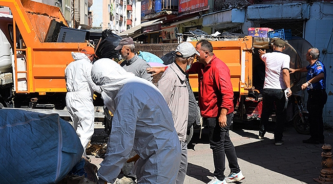 Büyükşehir'den Çöp Evde Temizlik