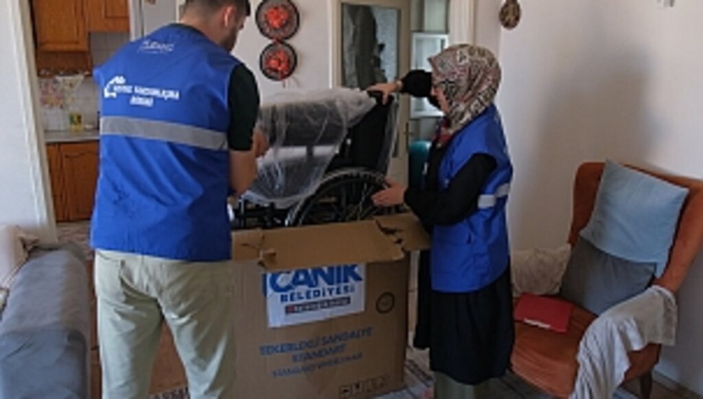 Canik Belediyesi Çat Kapı Gönüllere Ulaşıyor 