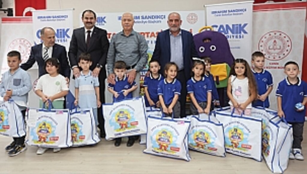 Çanta ve Kırtasiye Setlerimizi Öğrencilerimizle Buluşturduk