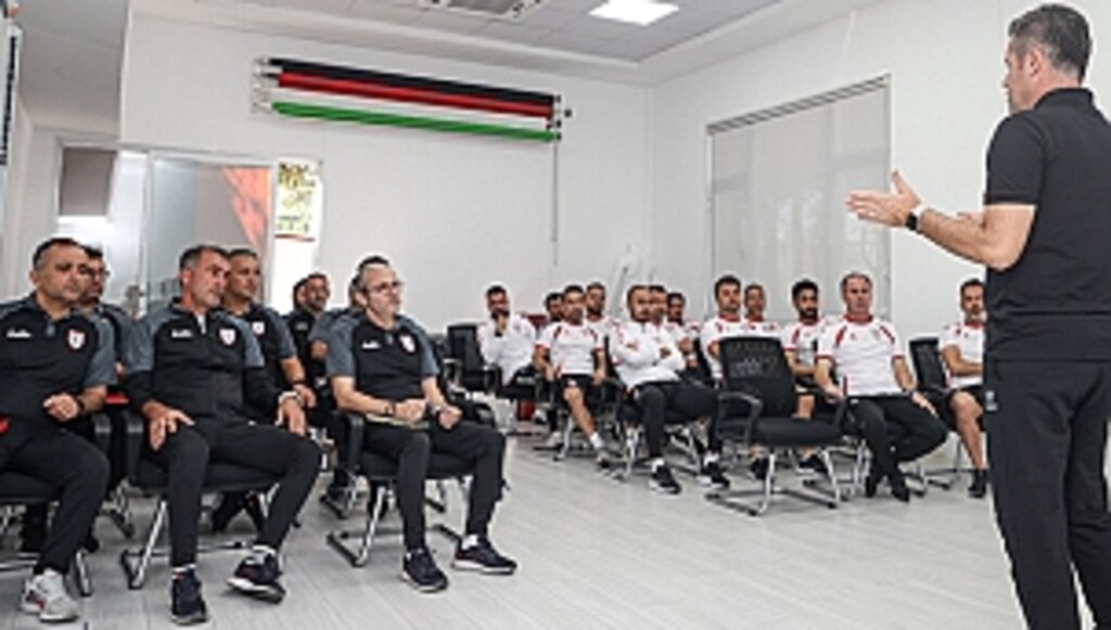 Eroğlu, Akademi Antrenörleri İle Bir Araya Geldi