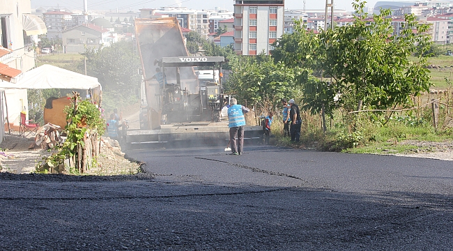 Tekkeköy'de sıcak asfalt çalışmaları sürüyor