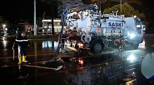 Büyükşehir'den Sağanak Yağmur Mesaisi 