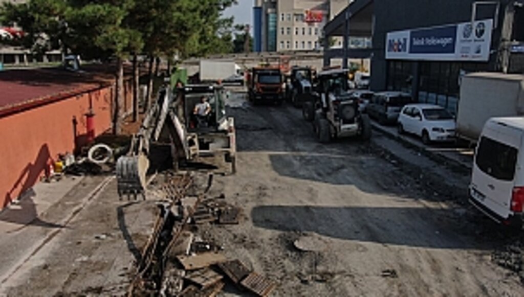 Büyükşehirden Sanayi Bölgesinde Hummalı Çalışma