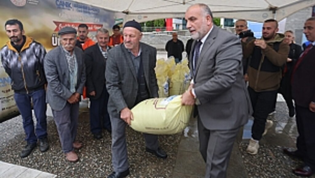 Canik'ten Çiftçilere Ücretsiz Gübre
