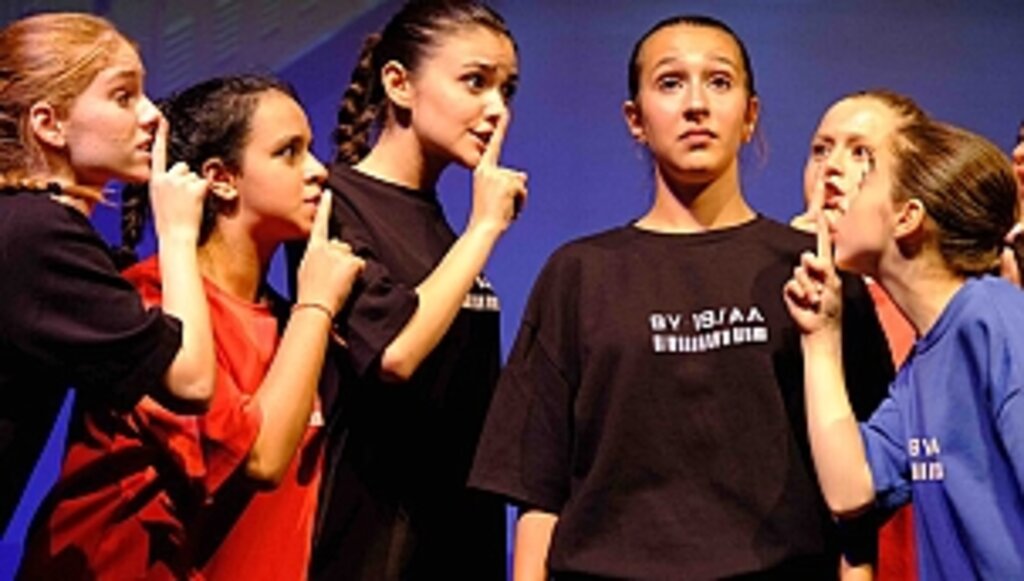 Gençlik Müzikali 'DOLAP', Deprem Bölgesindeki Gençlerin Yoğun İlgisiyle Karışılandı