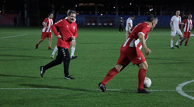 İl Protokolü İle Samsunsporlu Eski Futbolcular Dostluk Maçında Karşılaştı