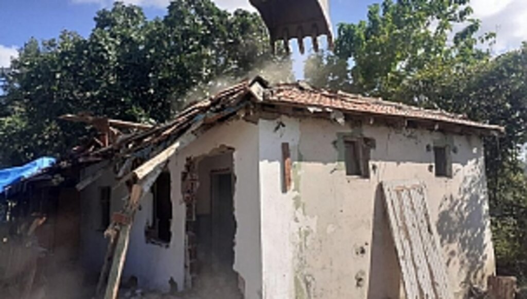 İlkadım'da Şikâyet Konusu Olan Metruk Binalar Bir Bir Yıkılıyor