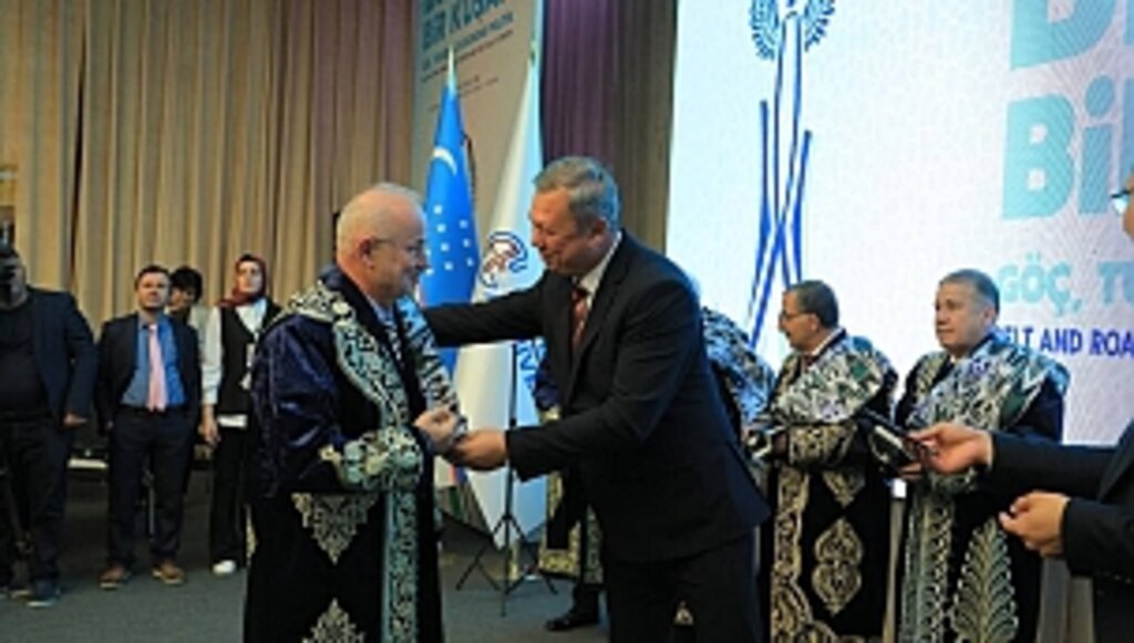 Rektör Ünal, Özbekistan'da İpek Yolu ve Ötesi Kongre Serisi'nde Konuşmacı Olarak Yer Aldı 