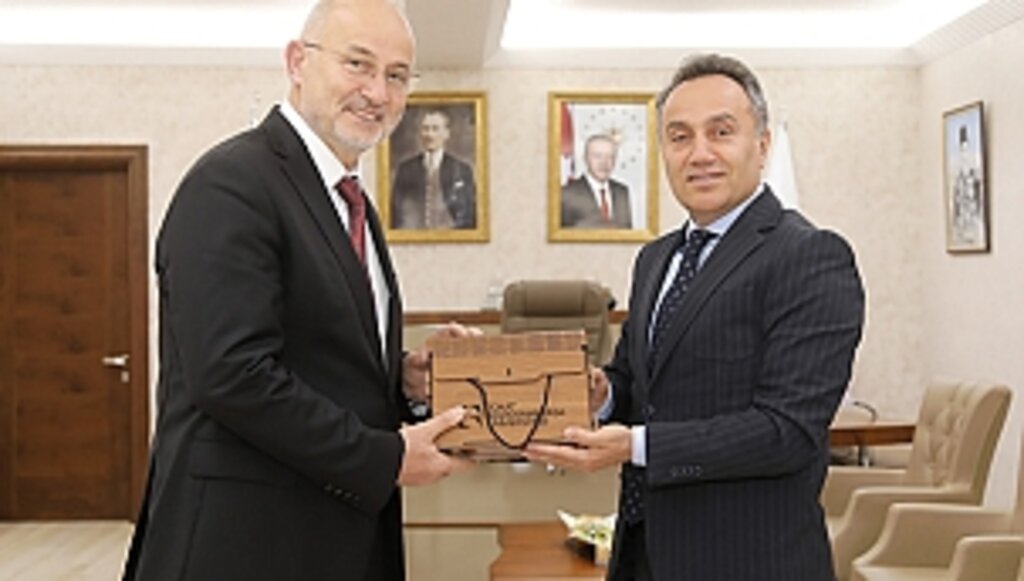 Rektör Ünal, Tokat Gaziosmanpaşa Üniversitesi Rektörü Yılmaz'ı Ziyaret Etti