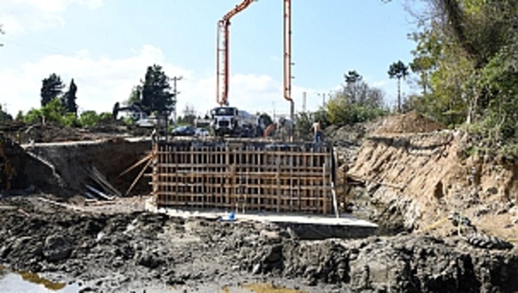 Yeni Köprü İnşaatı Hızla Sürüyor