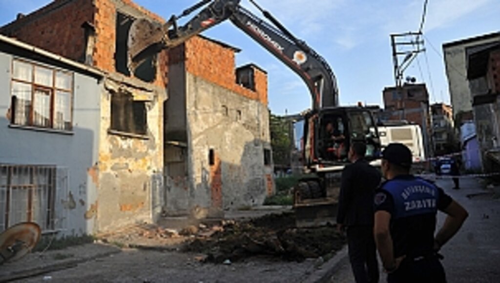 Metruk Binalar Yıkılıyor 