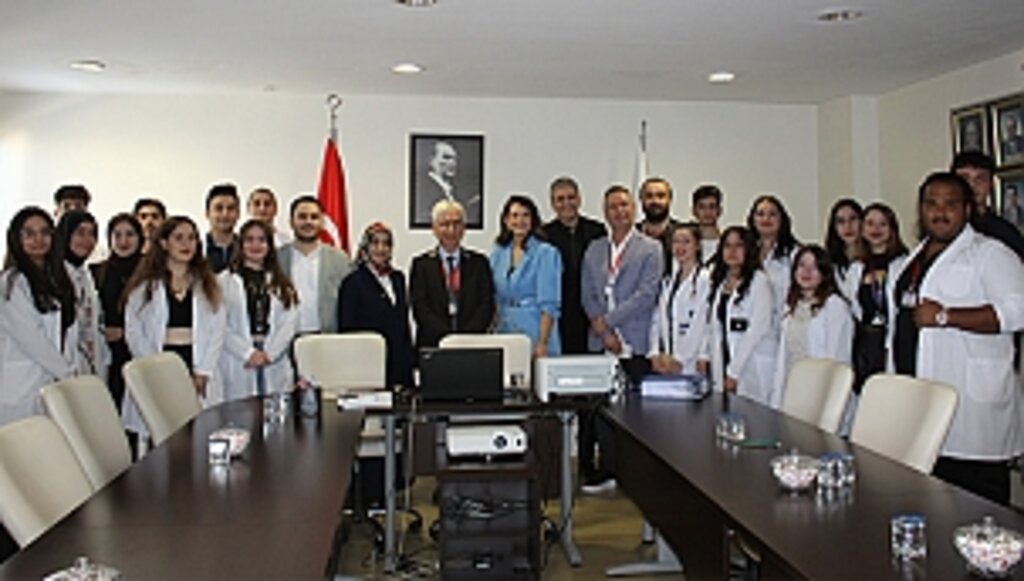 OMÜ Öğrencileri Dünya Radyoloji Günü'nü Kutladı