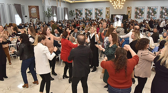 Tekkeköy Belediyesi'nden Öğretmenler İçin Coşkulu Kutlama