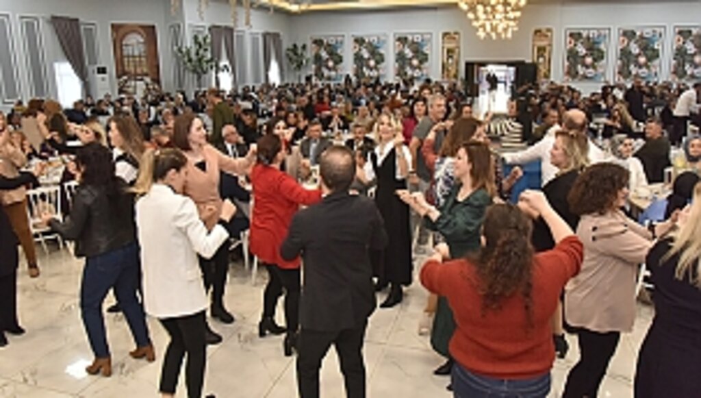 Tekkeköy Belediyesi'nden Öğretmenler İçin Coşkulu Kutlama