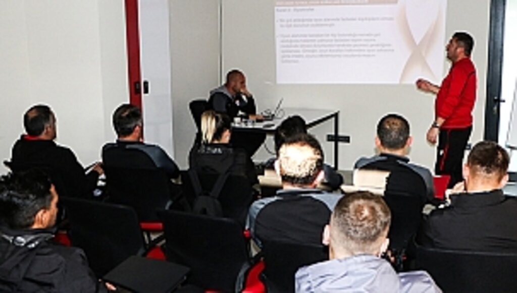 Alt Yapı Antrenörlerine Oyun Kuralları Semineri