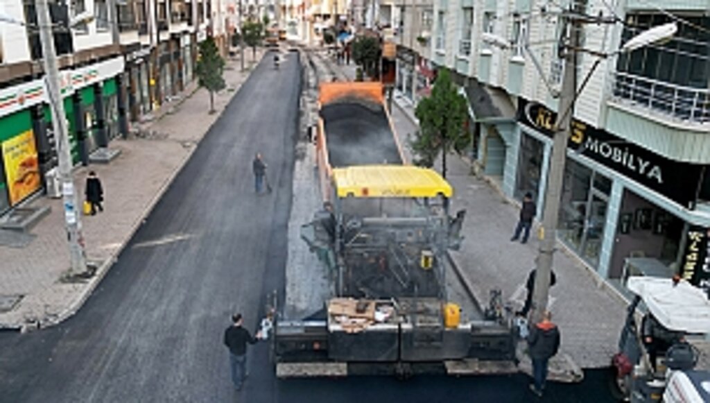 Bafra'da Yollar Sıcak Asfalt İle Kaplanıyor