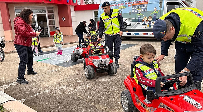 Jandarma Ekiplerinden Öğrencilere Trafik Eğitimi