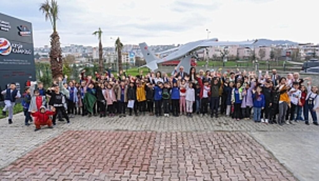 Karaaslan ve Başkan Sandıkçı'dan Akıncı TİHA Pozu