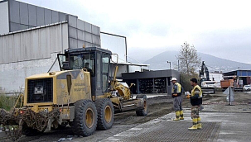 Sanayi Bölgesine 4,5 Yılda 10 Bin Metre Beton Yol