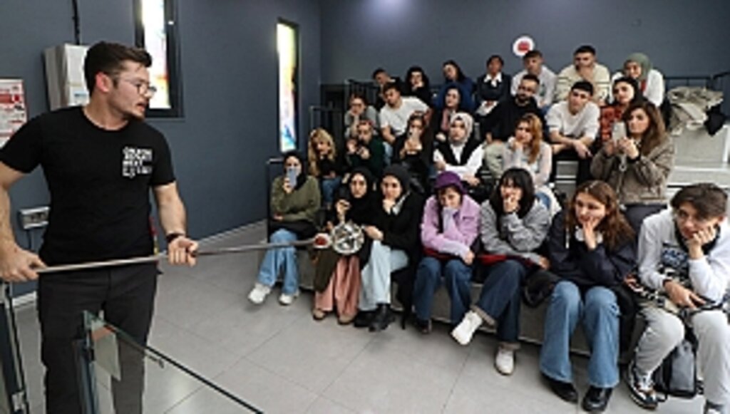 Seramik ve Cam Bölümü Öğrencilerinden Akademik Etkinlik